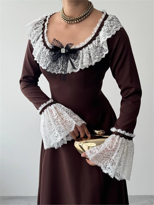 Ruyn Dress with Brooch Detail