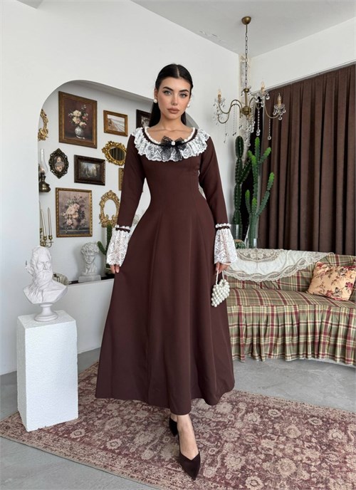 Ruyn Dress with Brooch Detail