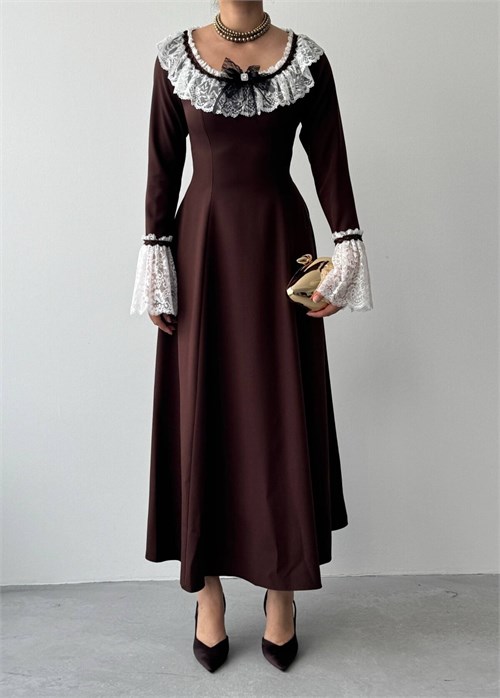 Ruyn Dress with Brooch Detail