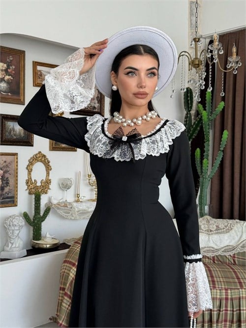 Ruyn Dress with Brooch Detail