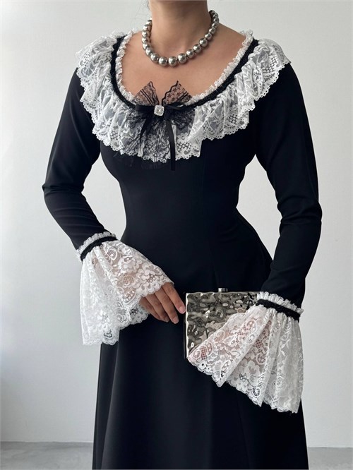 Ruyn Dress with Brooch Detail