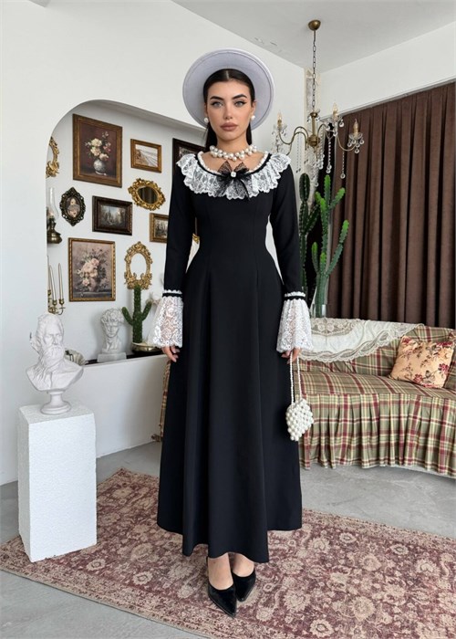 Ruyn Dress with Brooch Detail