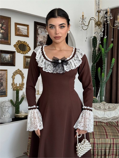 Ruyn Dress with Brooch Detail