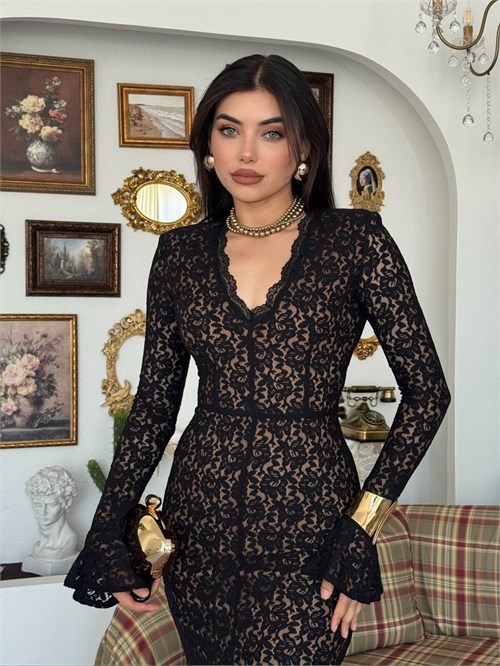 Ruyon Dress with Slit Detail