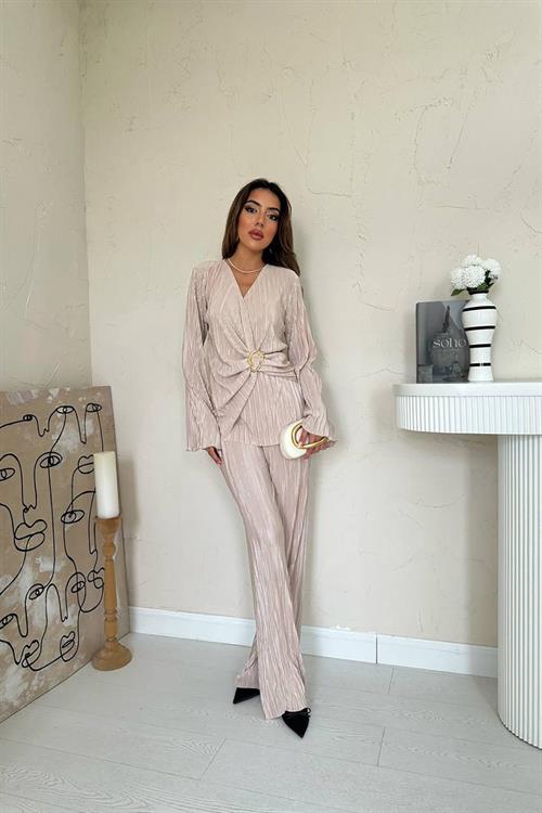 Wholesale Beige Buckle Detailed Pleated Set