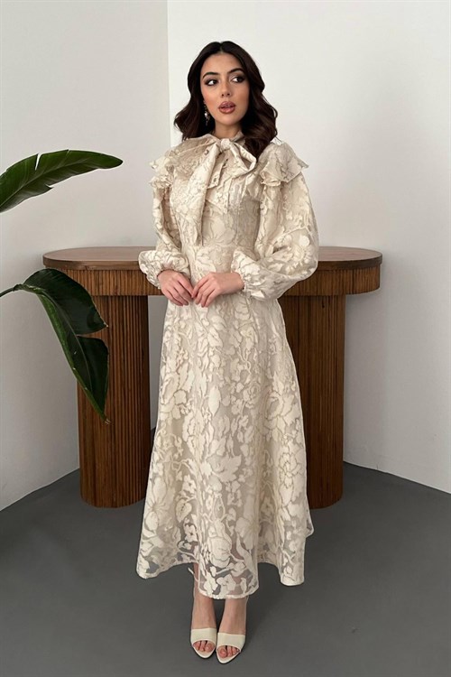 Toptan Bej Yakası Fular Detaylı Elbise