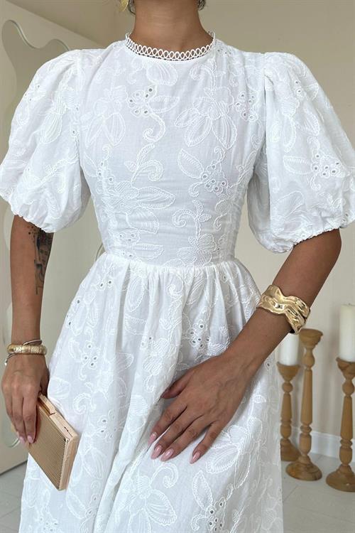 Toptan Beyaz Arkası Bağlamalı Brode Elbise