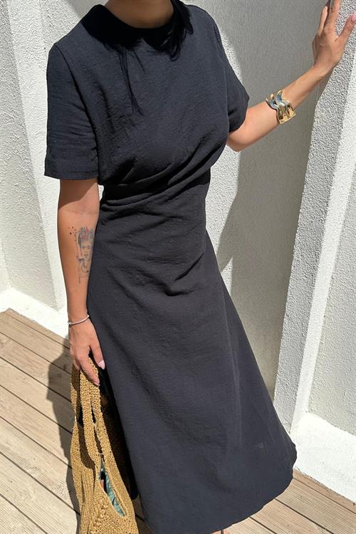 Toptan Siyah Pileli Bisiklet Yaka Elbise