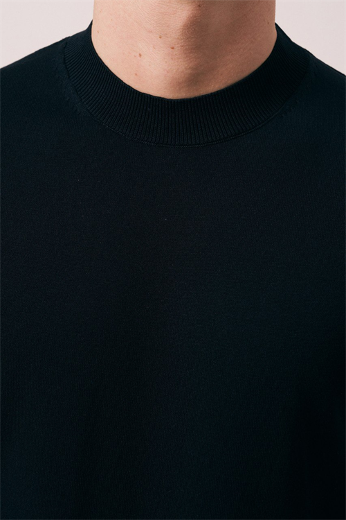 Wholesale Mens Black Knit Crew-Neck T-Shirt