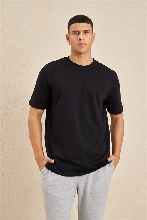 Wholesale Mens Black Regular Fit Basic Crew-Neck T-Shirt