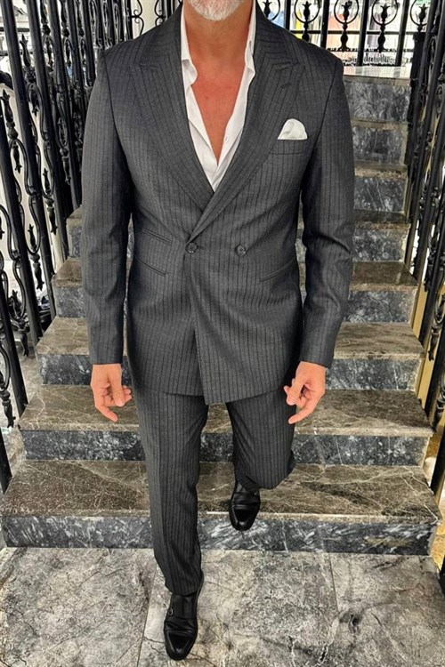 Wholesale Men's Gray Two-Piece Suit 1702W26-0524