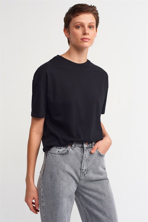 Wholesale Womens Black Basic T-Shirt