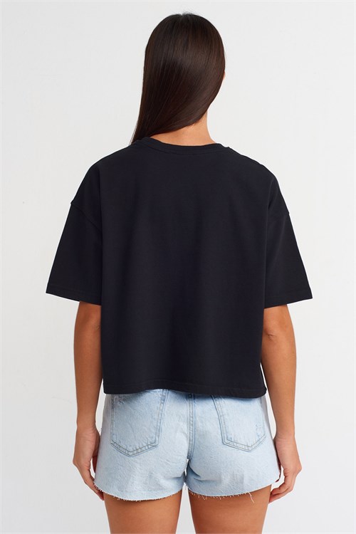 Wholesale Womens Black Crew-Neck Basic T-Shirt