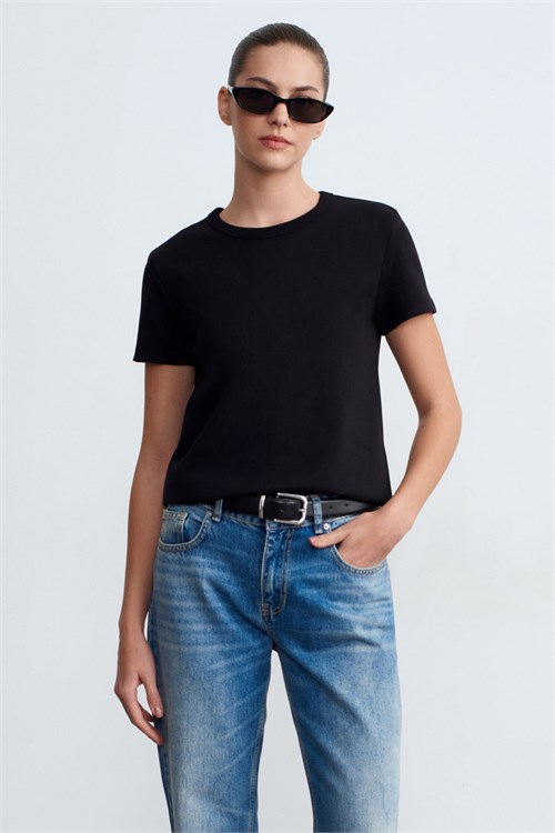 Wholesale Womens Black Crew-Neck Basic T-Shirt
