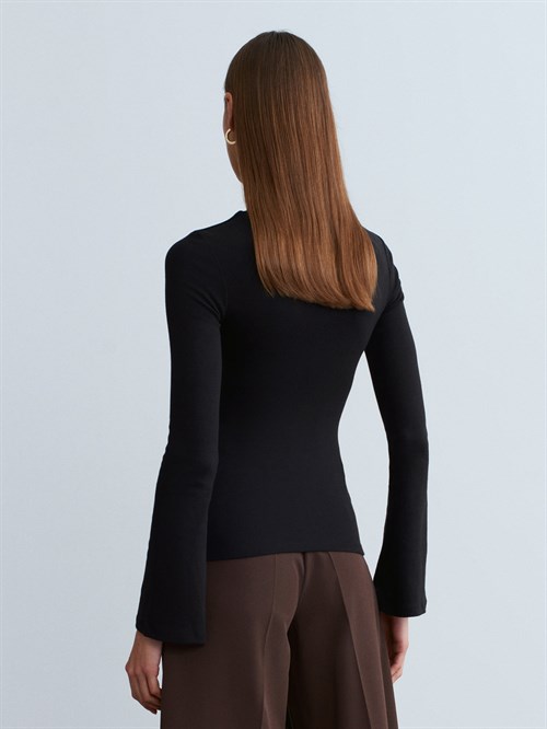 Wholesale Womens Black Crew-Neck Long-Sleeve Top