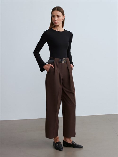Wholesale Womens Black Crew-Neck Long-Sleeve Top