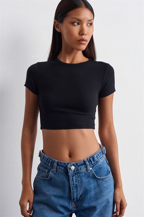 Wholesale Womens Black Crop T-Shirt