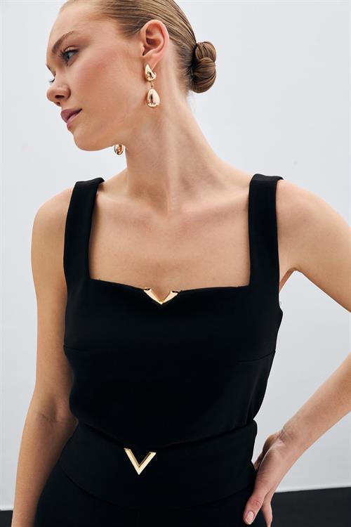 Wholesale Womens Black Crop Top with Front V-Shape Accessory