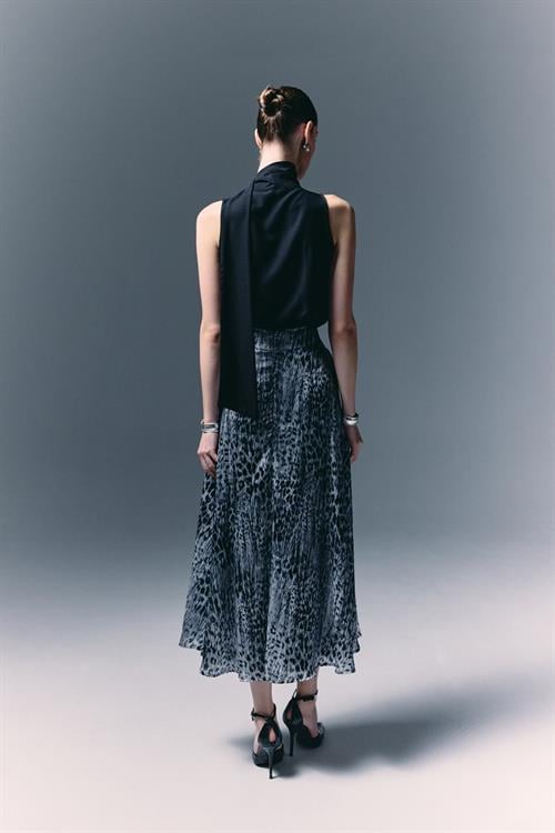 Wholesale Womens Black Leopard Printed Maxi Skirt