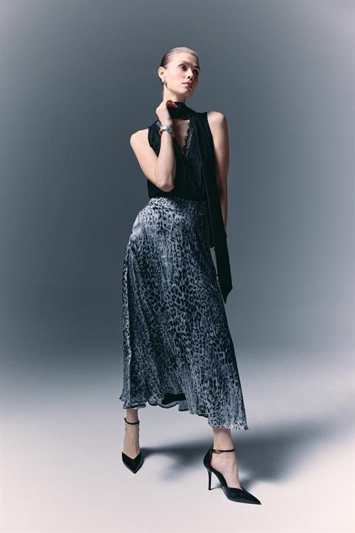 Wholesale Womens Black Leopard Printed Maxi Skirt