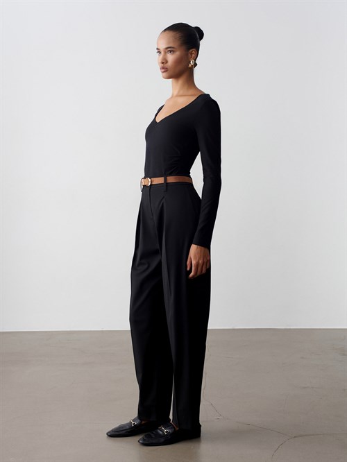 Wholesale Womens Black Long-Sleeve V-Neck Top