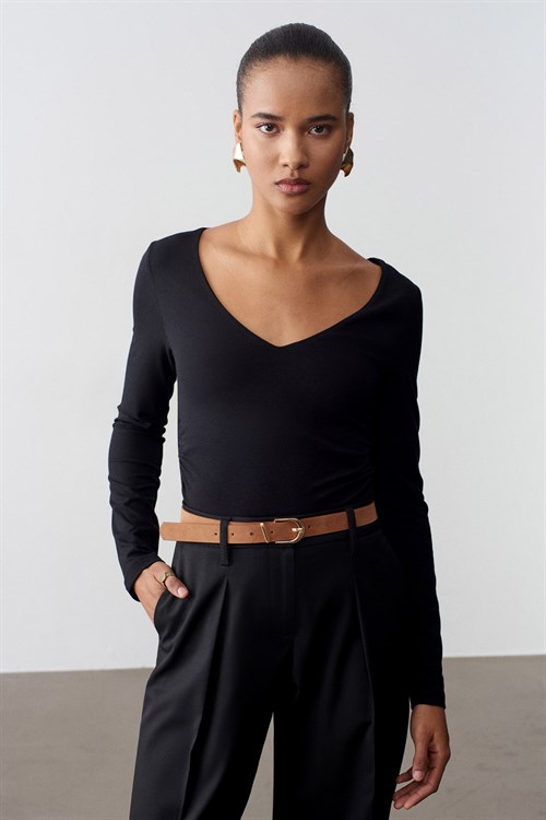 Wholesale Womens Black Long-Sleeve V-Neck Top
