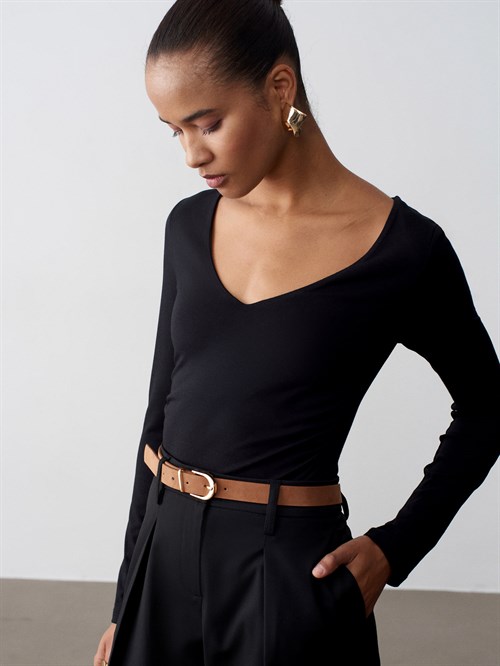 Wholesale Womens Black Long-Sleeve V-Neck Top