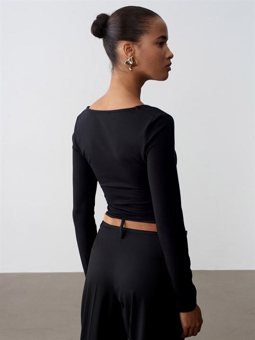 Wholesale Womens Black Long-Sleeve V-Neck Top