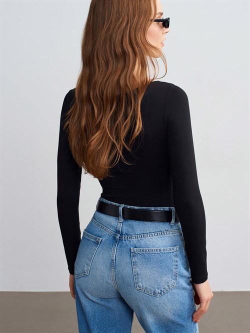 Wholesale Womens Black Scoop-Neck Bodysuit