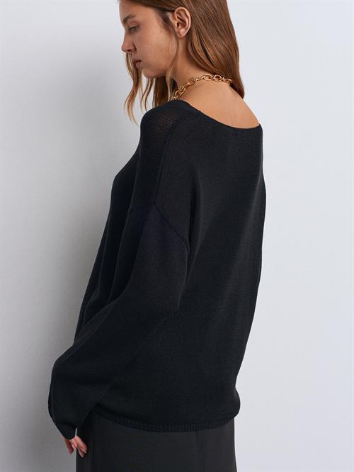 Wholesale Womens Black Scoop-Neck Flowy Sweater