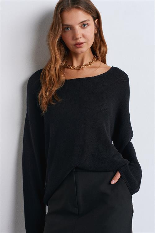 Wholesale Womens Black Scoop-Neck Flowy Sweater
