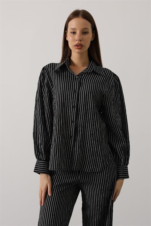 Wholesale Womens Black Striped Two-Piece Set – Shirt and Pants