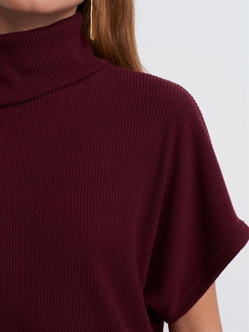 Wholesale Womens Burgundy Asymmetrical Cut Turtleneck Sweater