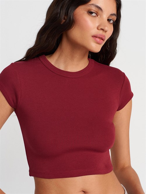 Wholesale Womens Burgundy Crew-Neck Crop T-shirt