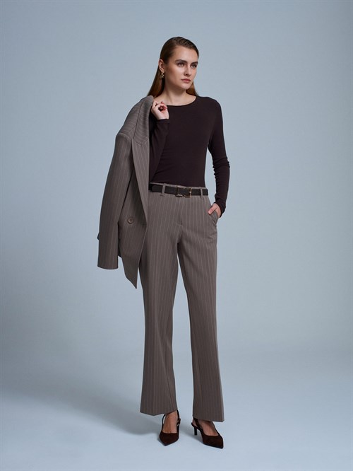Wholesale Womens Dark Brown Cashmere Lightweight Knit Boat-Neck Sweater