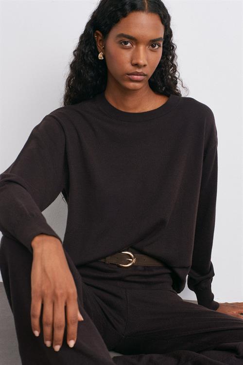 Wholesale Womens Dark Brown Crew-Neck Woolen Basic Knit Sweater