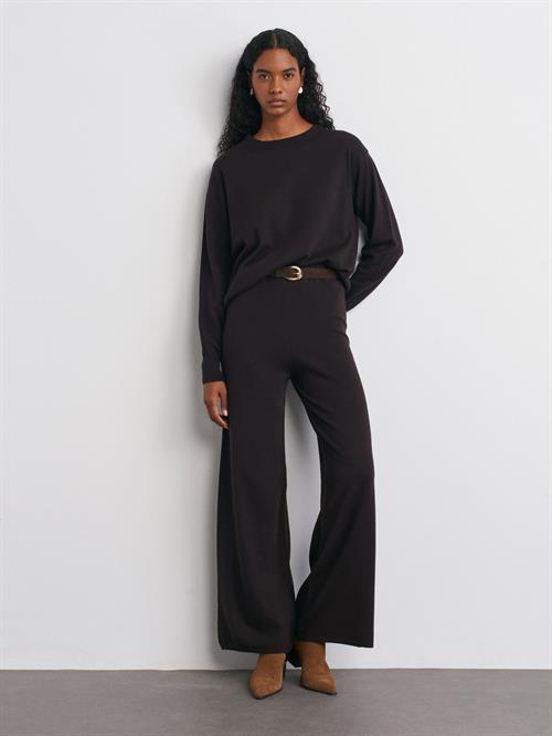 Wholesale Womens Dark Brown Crew-Neck Woolen Basic Knit Sweater