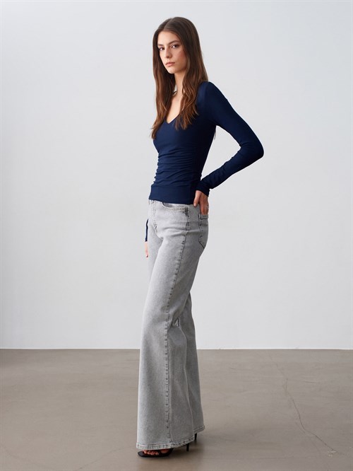 Wholesale Womens Dark Navy Long-Sleeve V-Neck Top