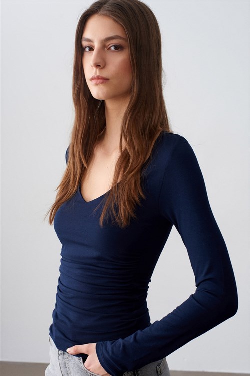 Wholesale Womens Dark Navy Long-Sleeve V-Neck Top