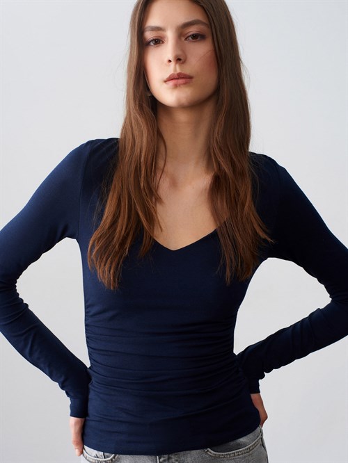 Wholesale Womens Dark Navy Long-Sleeve V-Neck Top