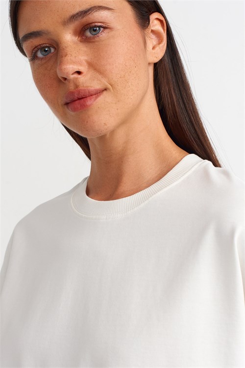 Wholesale Womens Ecru Crew-Neck Basic T-Shirt