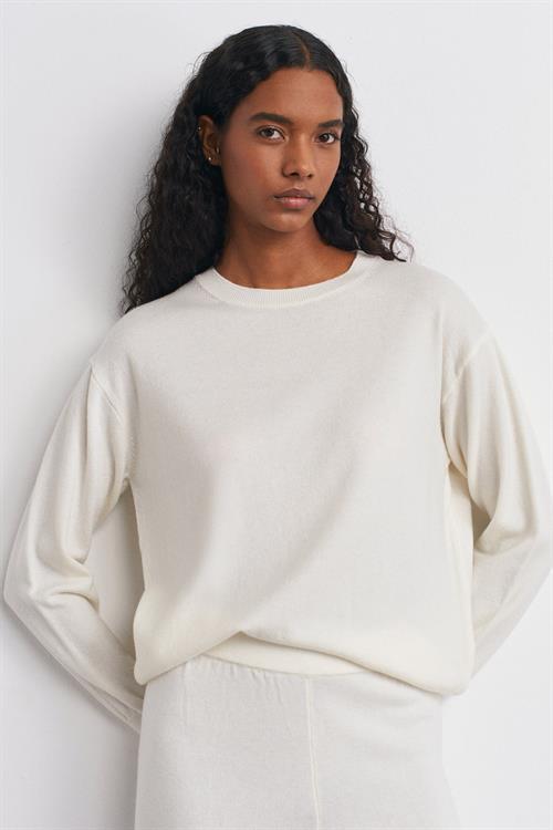 Wholesale Womens Ecru Crew-Neck Woolen Basic Knit Sweater