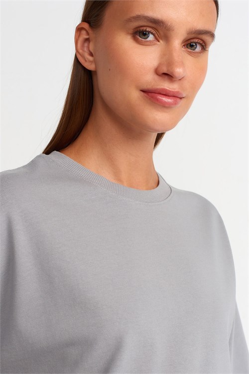 Wholesale Womens Gray Crew-Neck Basic T-Shirt