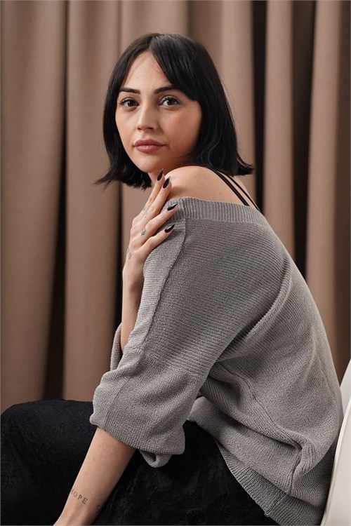 Wholesale Womens Gray Relaxed-Fit Mercerized Knit Sweater with Front and Back V-Neck