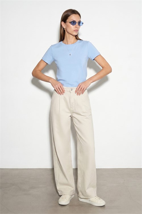 Wholesale Womens Light Blue Crew-Neck Basic T-Shirt