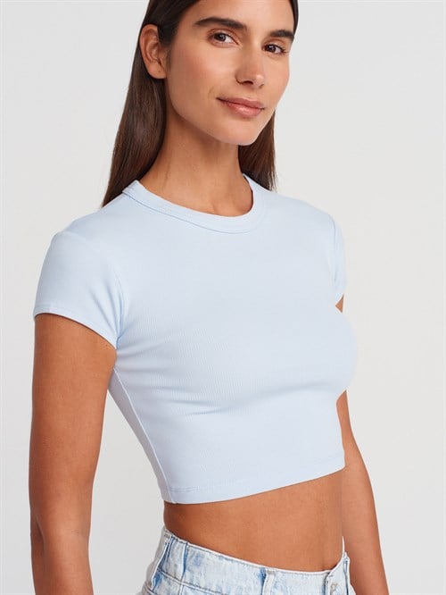Wholesale Womens Light Blue Crew-Neck Crop T-shirt