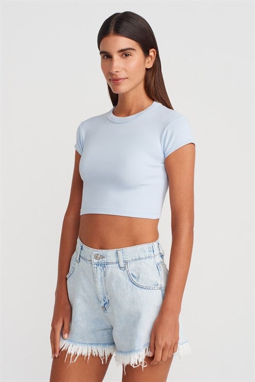 Wholesale Womens Light Blue Crew-Neck Crop T-shirt