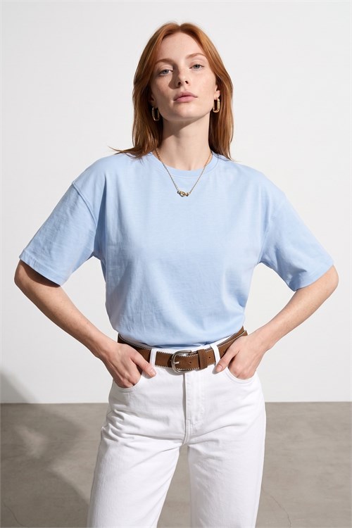 Wholesale Womens Light Blue Crew-Neck Basic T-Shirt