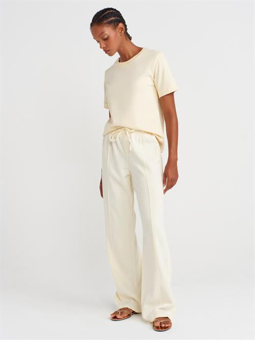 Wholesale Womens Light Yellow Crew-Neck Basic T-shirt