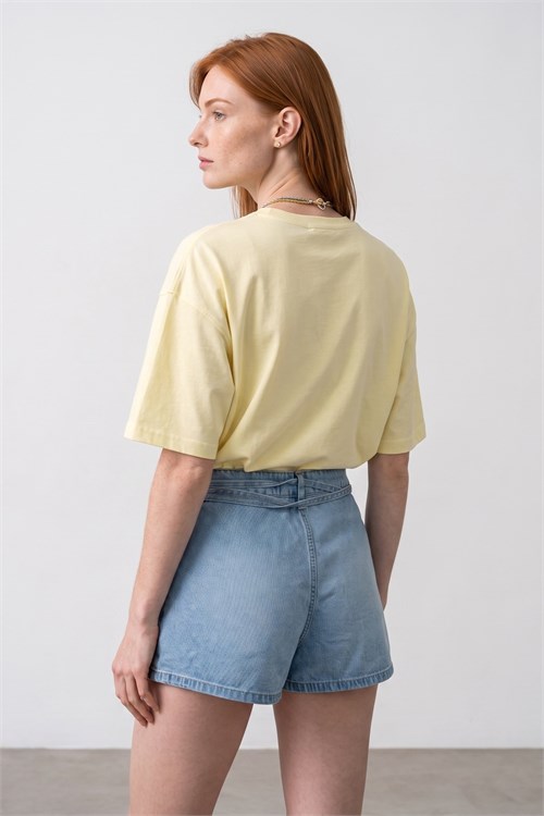 Wholesale Womens Light Yellow Crew-Neck Basic T-Shirt